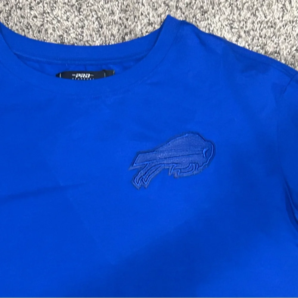 Buffalo Bills Woman’s Cropped T-Shirt (NWT) - Picture 5 of 9